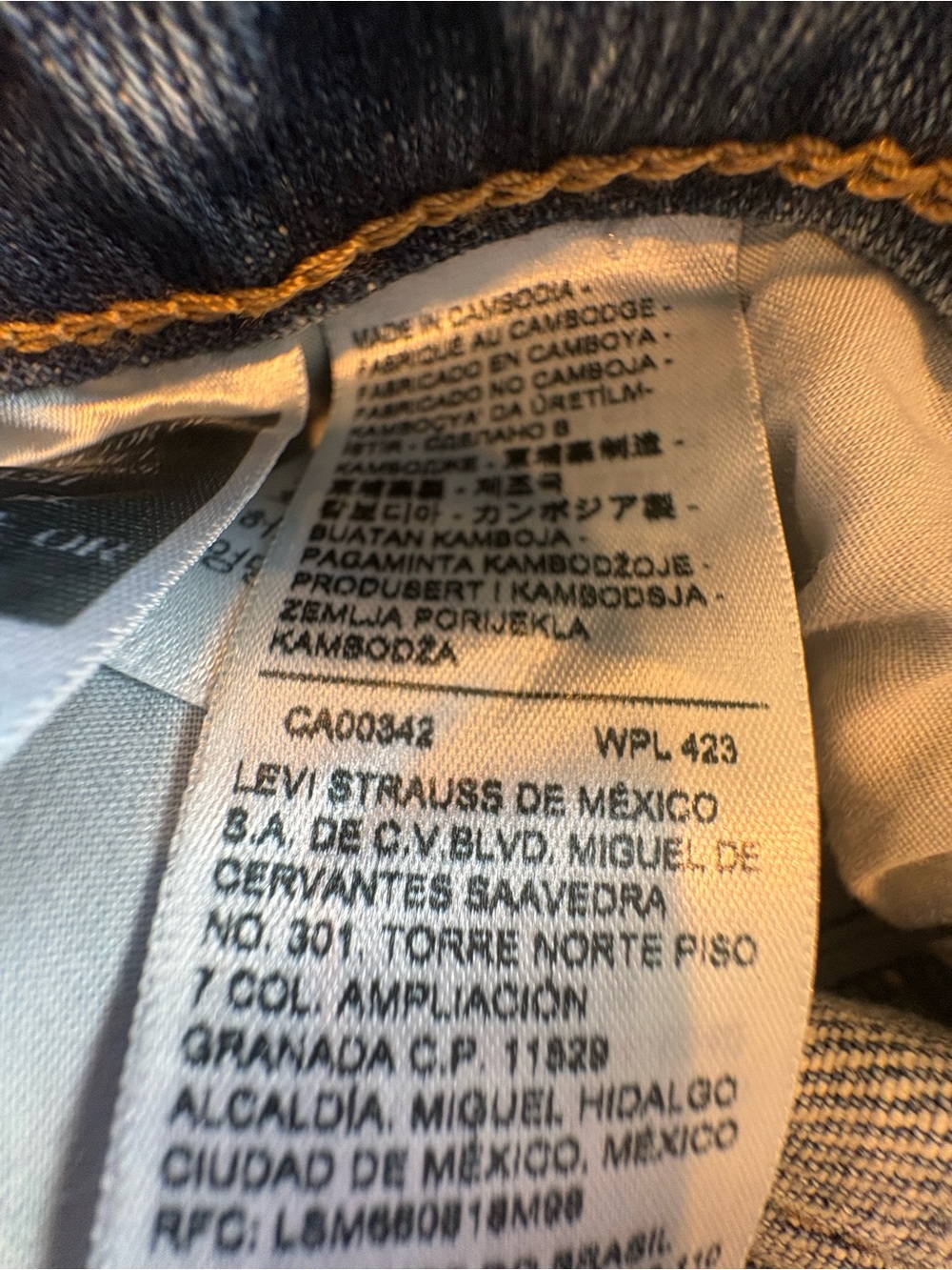 SOLD Levi’s Low Loose Barrel Leg Jeans Medium Wash Size 27 - Picture 10 of 15
